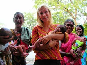 mujeres con niños en anantapur