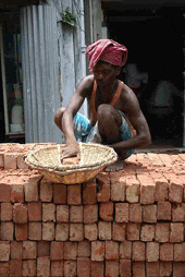 trabajador de la construccion en Assam