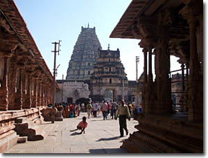 dentro del templo virupaksha