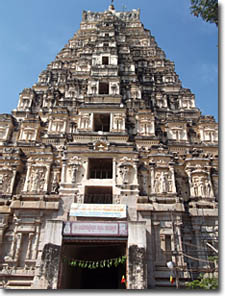 entrada del templo virupaksha