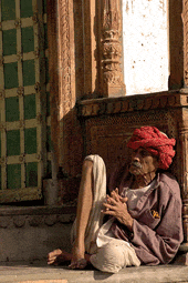 hombre sentado en Pushkar