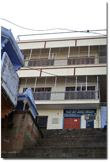 Oficinas de la fundación Sankat Mochan en el ghat Tulsi